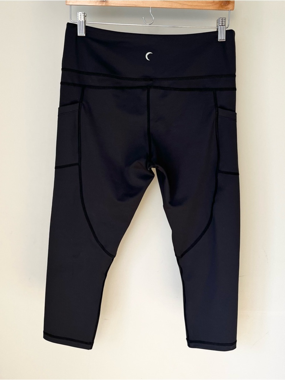 Zyia Pocket Capri Leggings - Picture 5 of 7